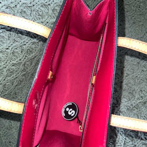 LV Preloved Vernis Tote Bag, Red/Framboise size Small. - Picture 8 of 9